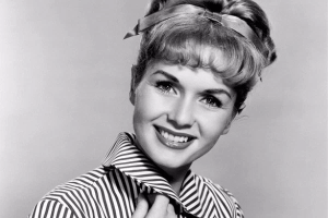 Debbie Reynolds Shoe Size and Body Measurements