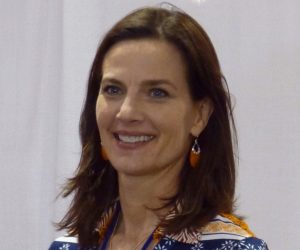 Terry Farrell Shoe Size and Body Measurements