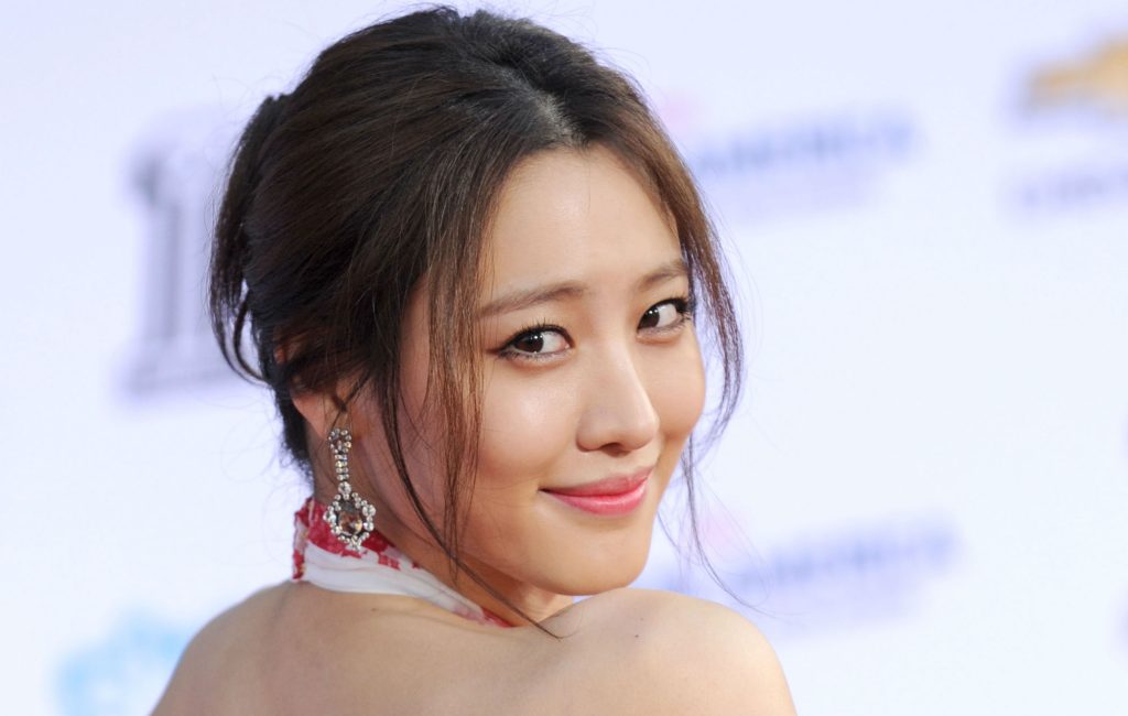 Claudia Kim Shoe Size and Body Measurements