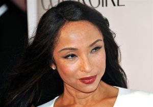 Sade Adu Shoe Size and Body Measurements