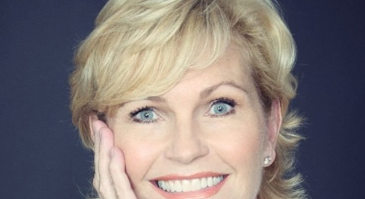 Fiona Fullerton's Shoe Size and Body Measurements - Celebrity Shoe Sizes