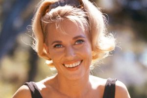 Lola Albright Shoe Size and Body Measurements