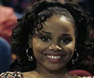 Michelle Thomas Shoe Size and Body Measurements