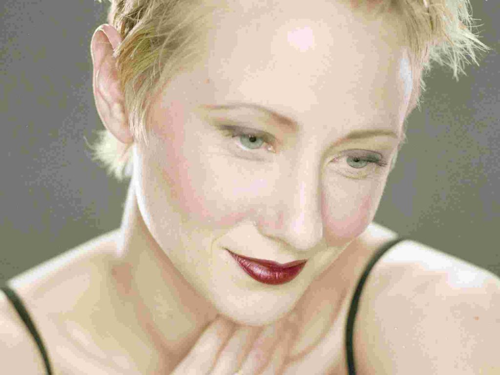 Anne Heche Shoe Size and Body Measurements